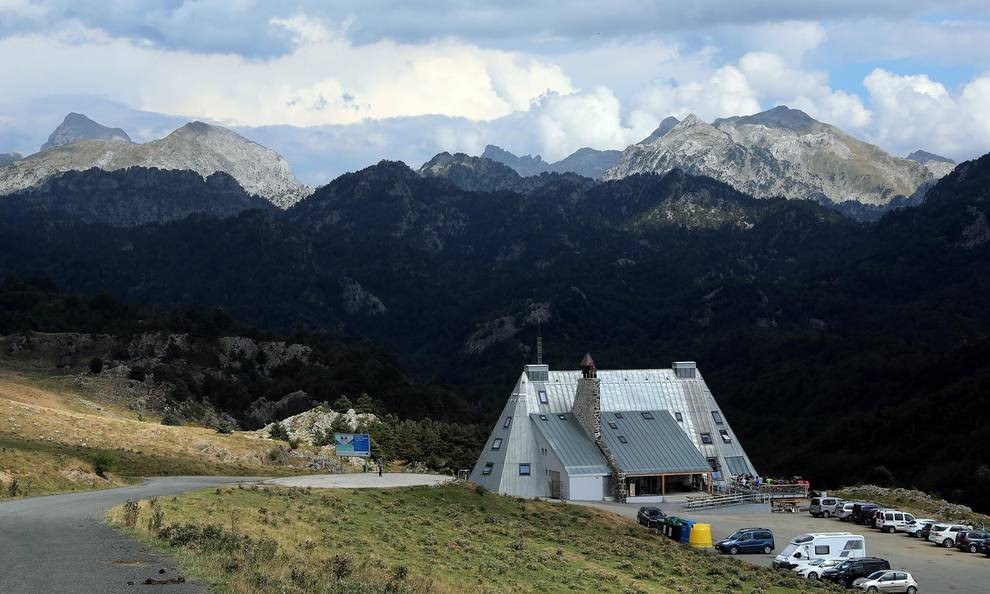 LA FEDERACION NAVARRA DE MONTAÑA ENTREGA LAS LLAVES DEL REFUGIO DE MONTAÑA "ANGEL OLORON" DE BELAGUA AL GUARDERIO
